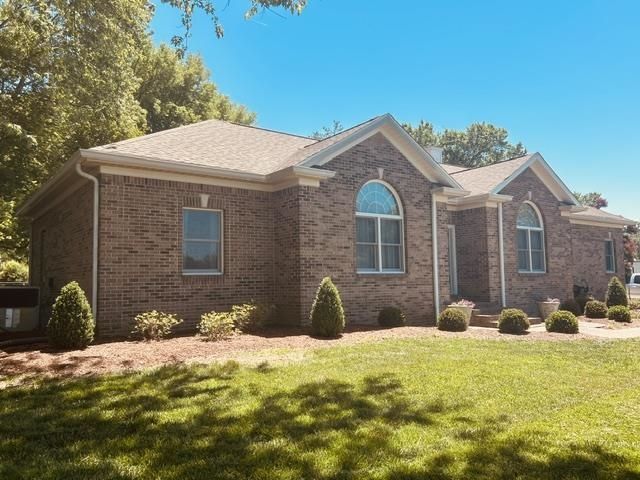 370 Lakeland Drive , Bowling Green, KY 42104 Main Photo