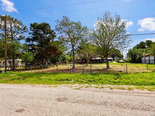 350 PALO ALTO DR, Von Ormy, TX 78069