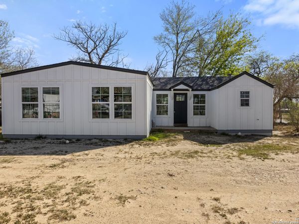 362 Avenue J, Poteet, TX 78065