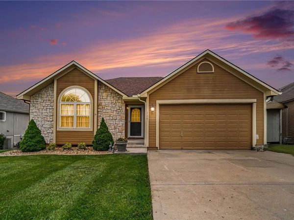 1207 NW Walnut Court, Grain Valley, MO 64029