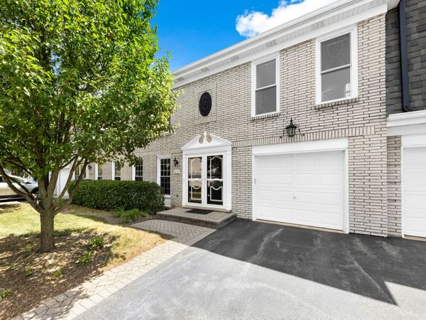 855 Garfield Avenue , Unit 855, Libertyville, IL 60048