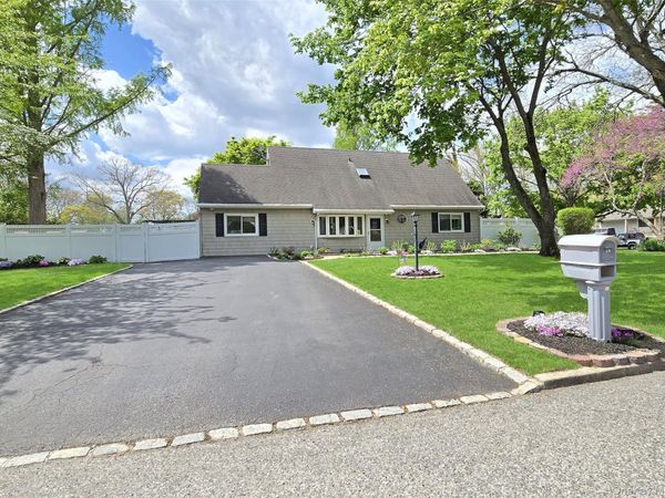 19 Hartsdale Lane , Coram, NY 11727