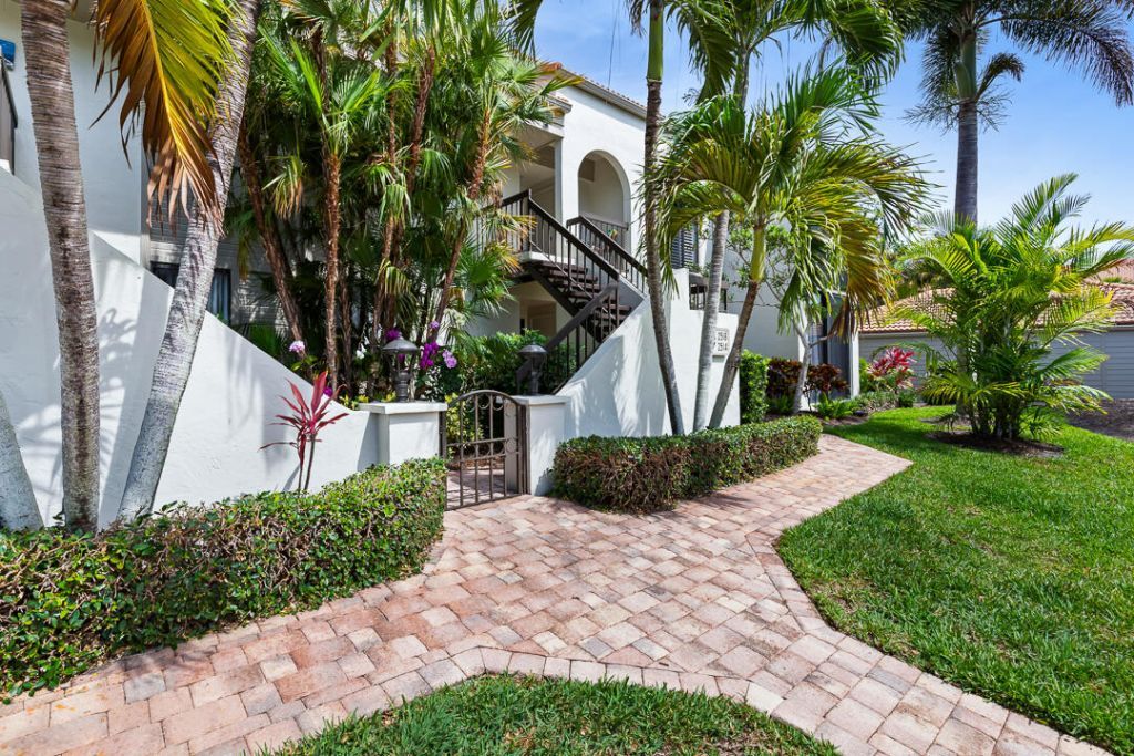 2516 NW Seagrass Drive, Unit 8b, Palm City, FL 34990 Photo