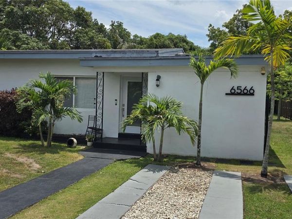 6566 SW 52nd Ter , South Miami, FL 33155