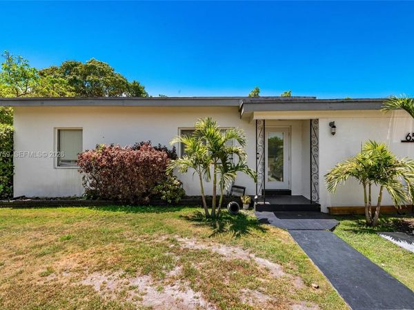 6566 SW 52nd Ter , South Miami, FL 33155