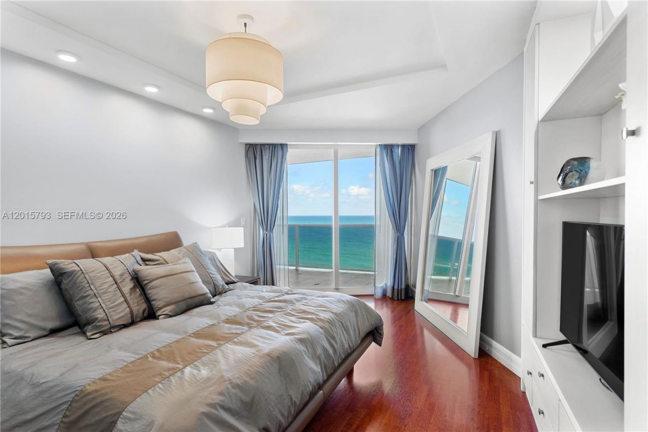 19111 Collins Ave , Unit 806, Sunny Isles Beach, FL 33160 Photo