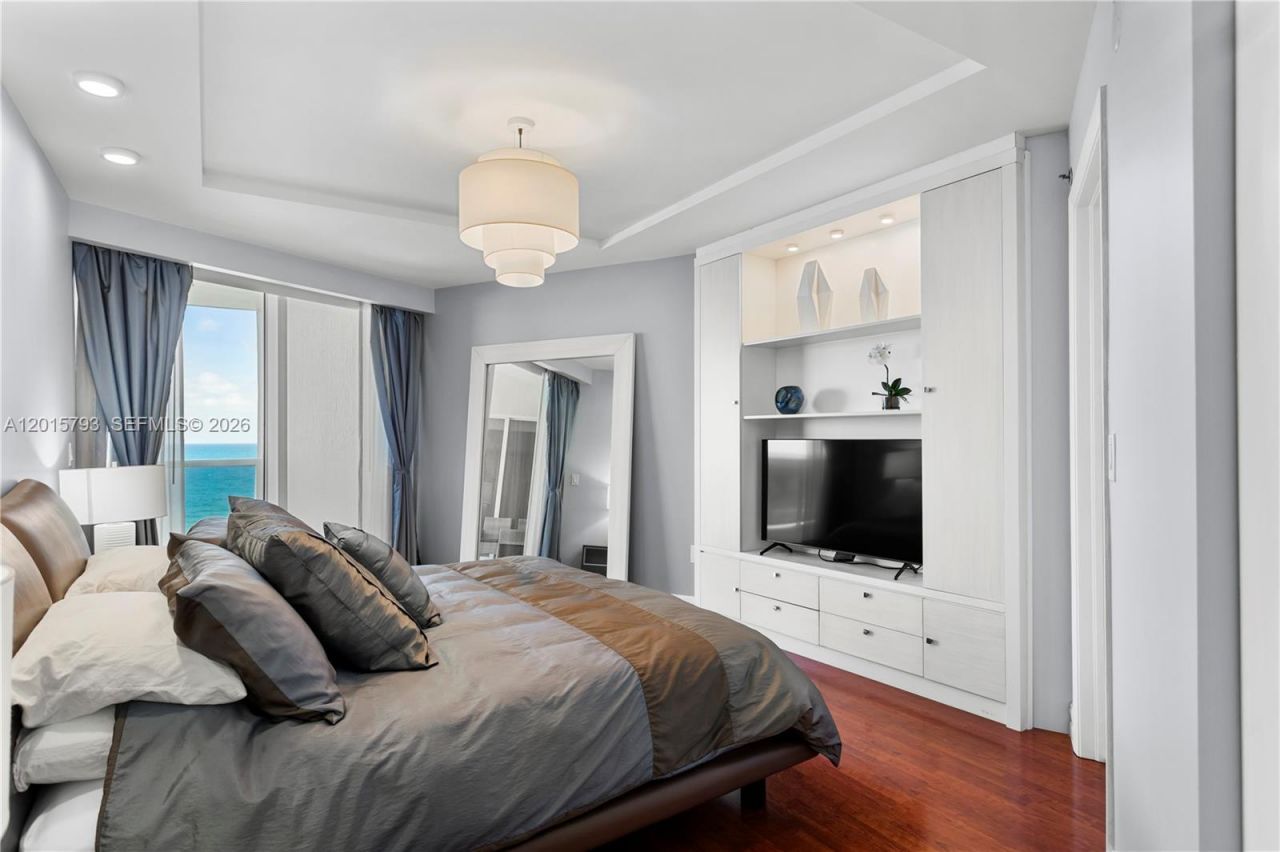 19111 Collins Ave , Unit 806, Sunny Isles Beach, FL 33160 Photo
