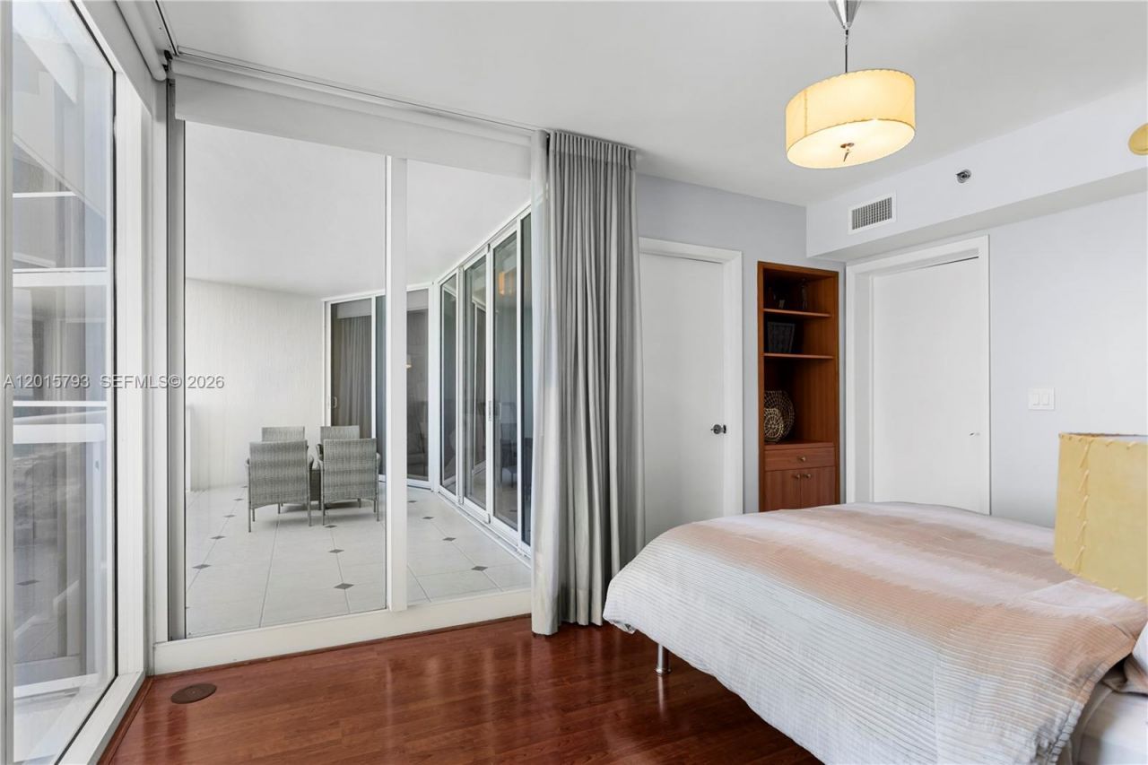 19111 Collins Ave , Unit 806, Sunny Isles Beach, FL 33160 Photo