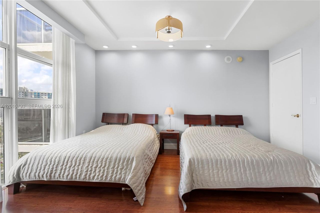 19111 Collins Ave , Unit 806, Sunny Isles Beach, FL 33160 Photo