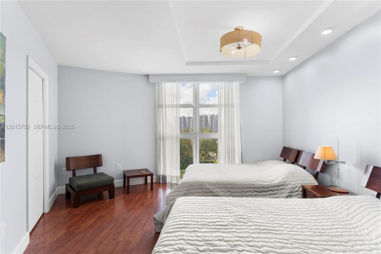 19111 Collins Ave , Unit 806, Sunny Isles Beach, FL 33160 Photo