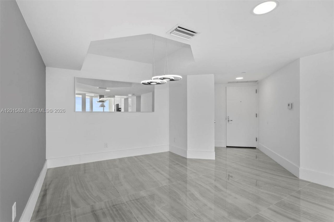 21055 Yacht Club Dr , Unit 1409, Aventura, FL 33180 Photo