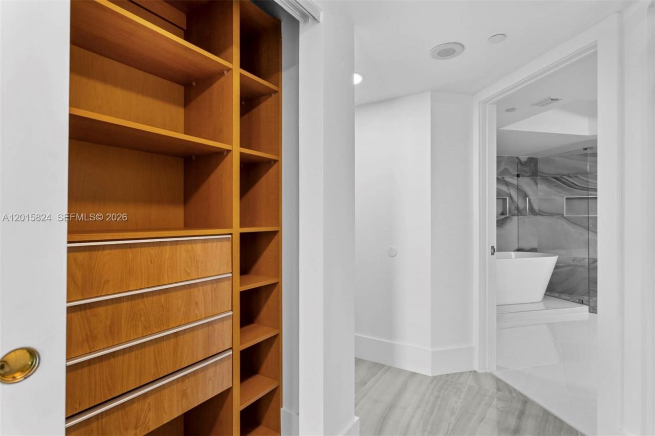 21055 Yacht Club Dr , Unit 1409, Aventura, FL 33180 Photo