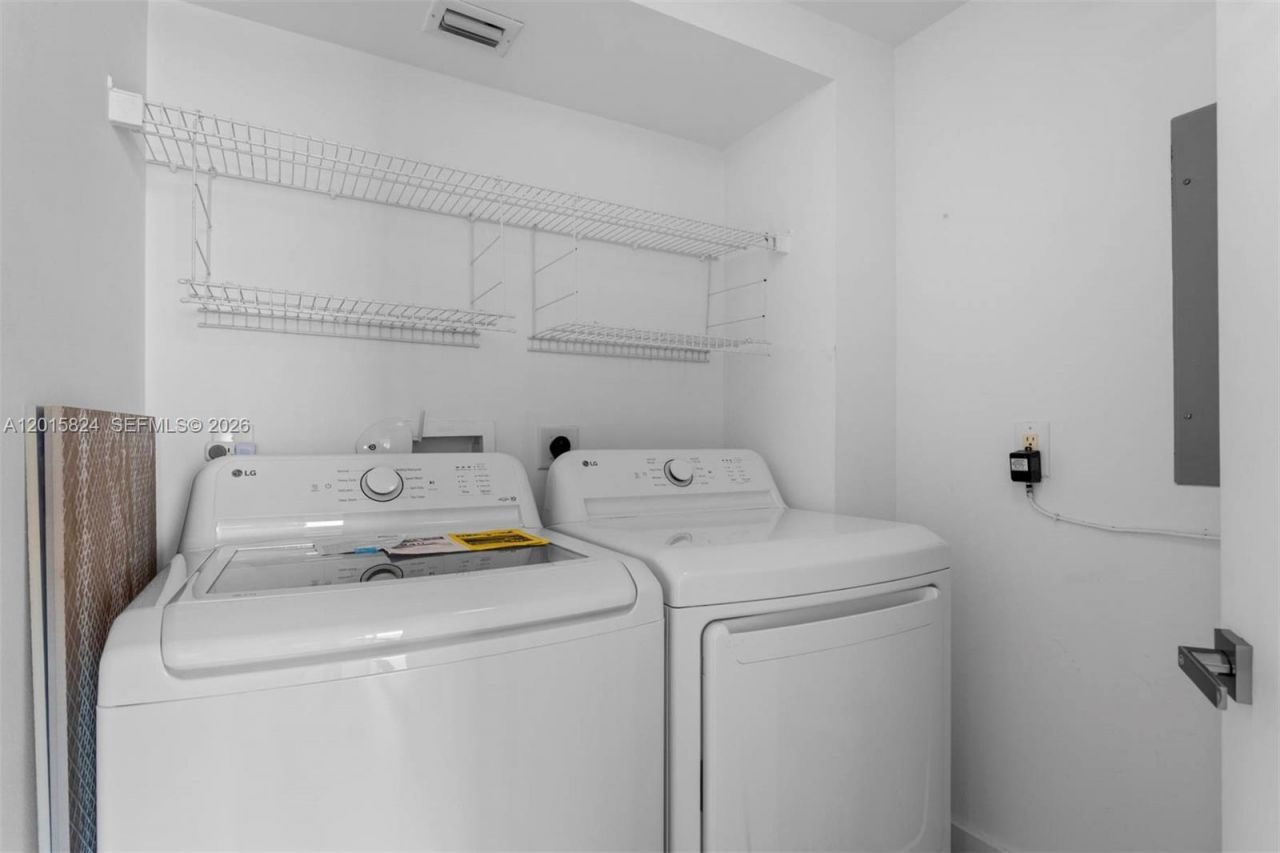 21055 Yacht Club Dr , Unit 1409, Aventura, FL 33180 Photo