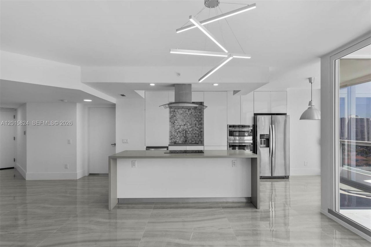 21055 Yacht Club Dr , Unit 1409, Aventura, FL 33180 Photo