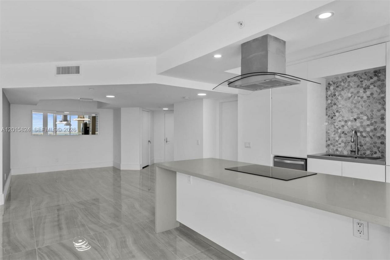 21055 Yacht Club Dr , Unit 1409, Aventura, FL 33180 Photo