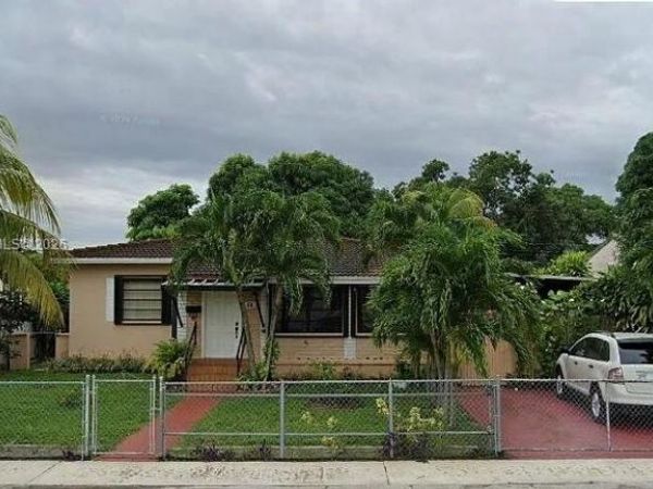 50 E 44th St , Hialeah, FL 33013