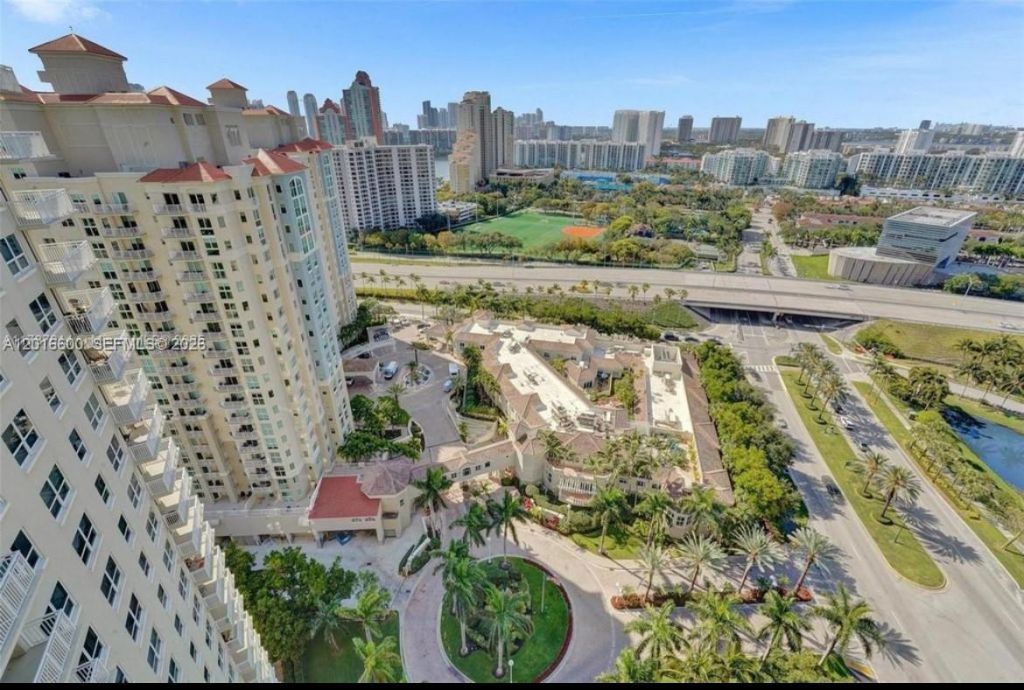 19501 W Country Club Dr , Unit 510, Aventura, FL 33180 Photo