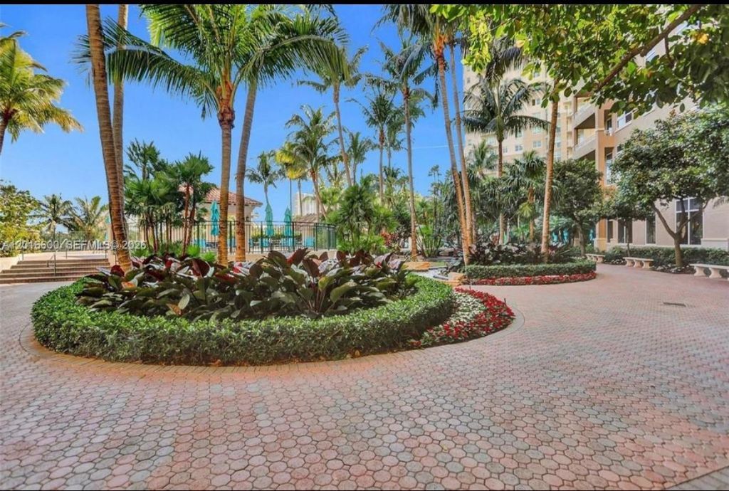 19501 W Country Club Dr , Unit 510, Aventura, FL 33180 Photo