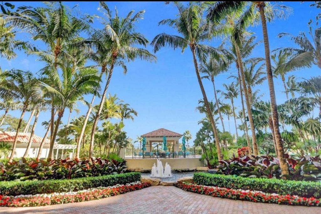 19501 W Country Club Dr , Unit 510, Aventura, FL 33180 Photo