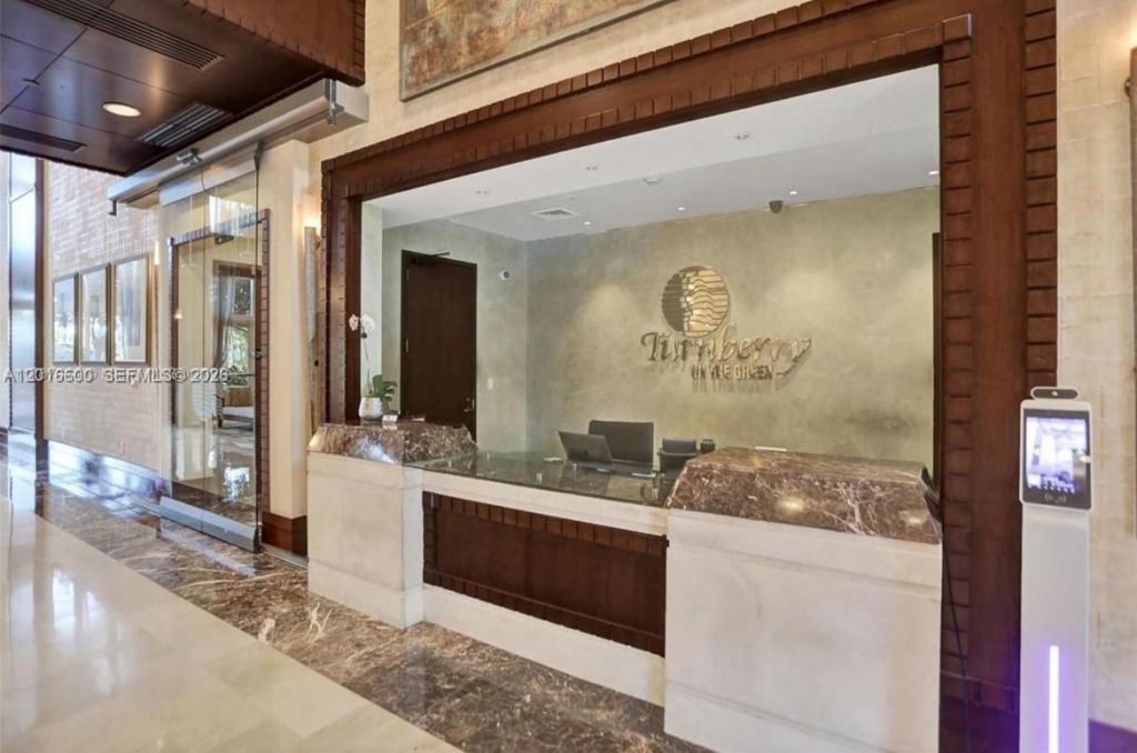 19501 W Country Club Dr , Unit 510, Aventura, FL 33180 Photo