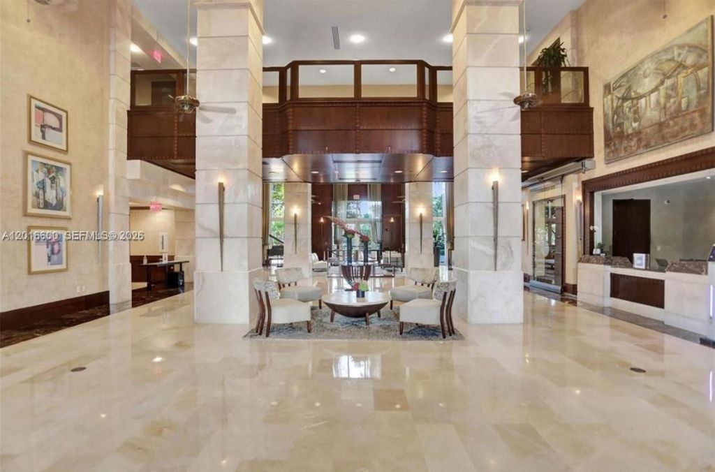 19501 W Country Club Dr , Unit 510, Aventura, FL 33180 Photo