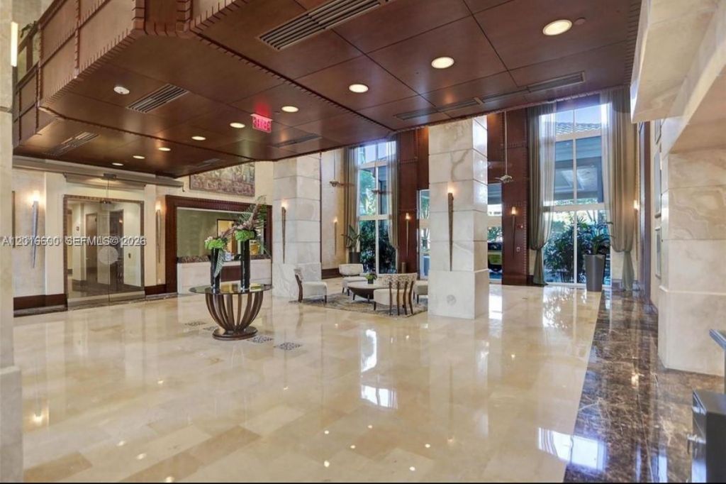 19501 W Country Club Dr , Unit 510, Aventura, FL 33180 Photo
