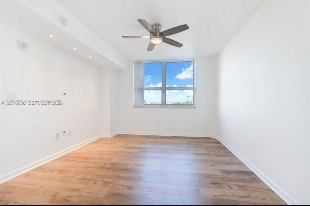 19501 W Country Club Dr , Unit 510, Aventura, FL 33180 Photo