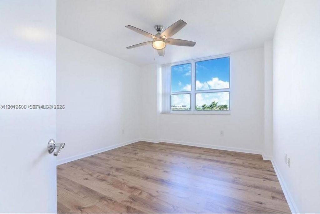 19501 W Country Club Dr , Unit 510, Aventura, FL 33180 Photo