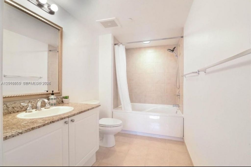 19501 W Country Club Dr , Unit 510, Aventura, FL 33180 Photo