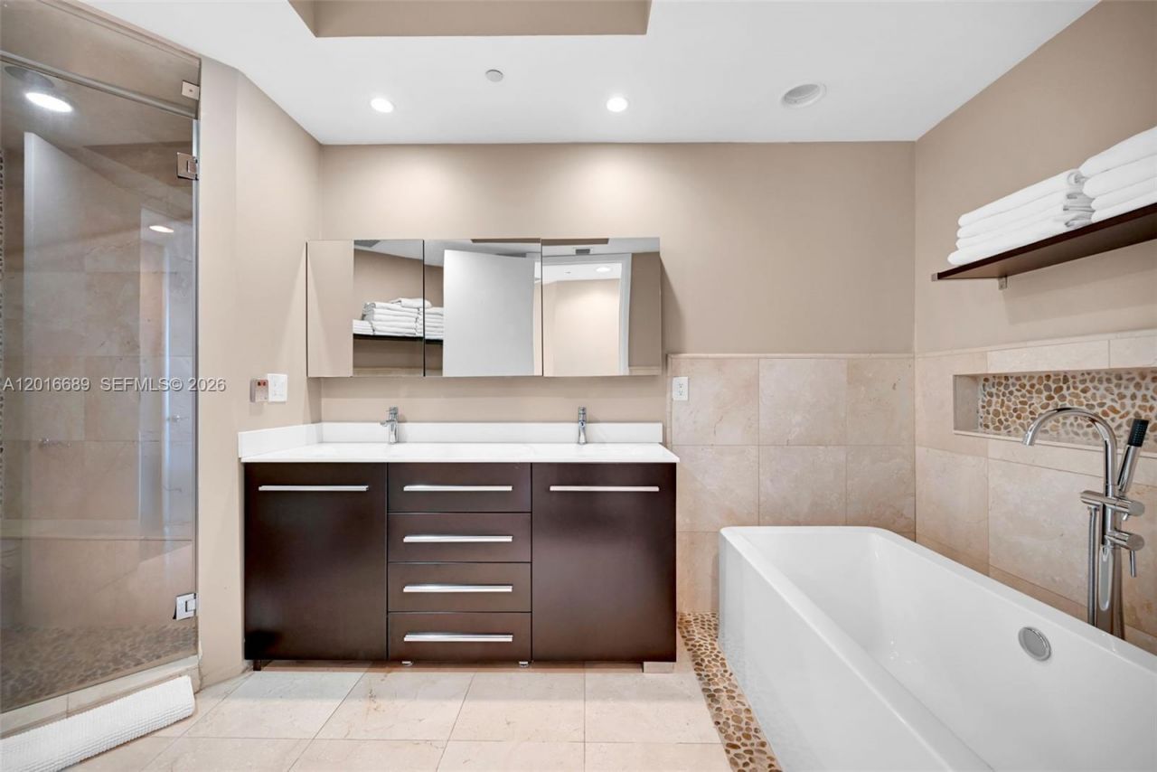100 S Pointe Dr, Unit 801, Miami Beach, FL 33139 Photo