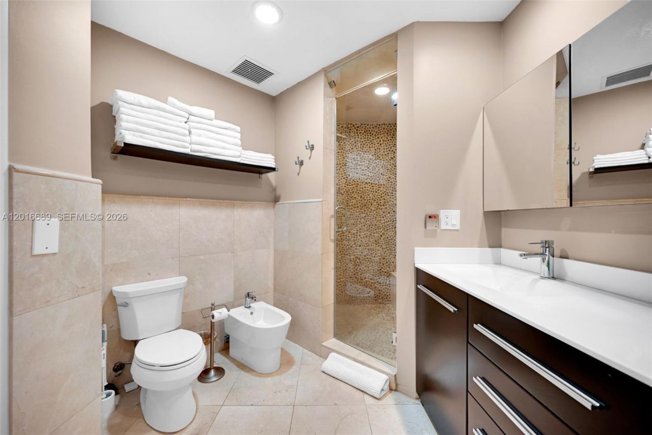 100 S Pointe Dr, Unit 801, Miami Beach, FL 33139 Photo