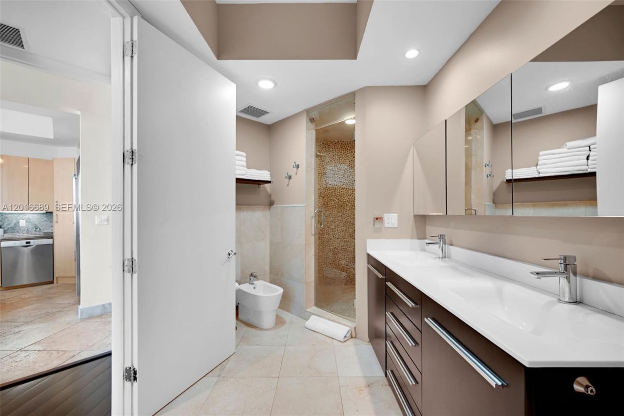 100 S Pointe Dr, Unit 801, Miami Beach, FL 33139 Photo