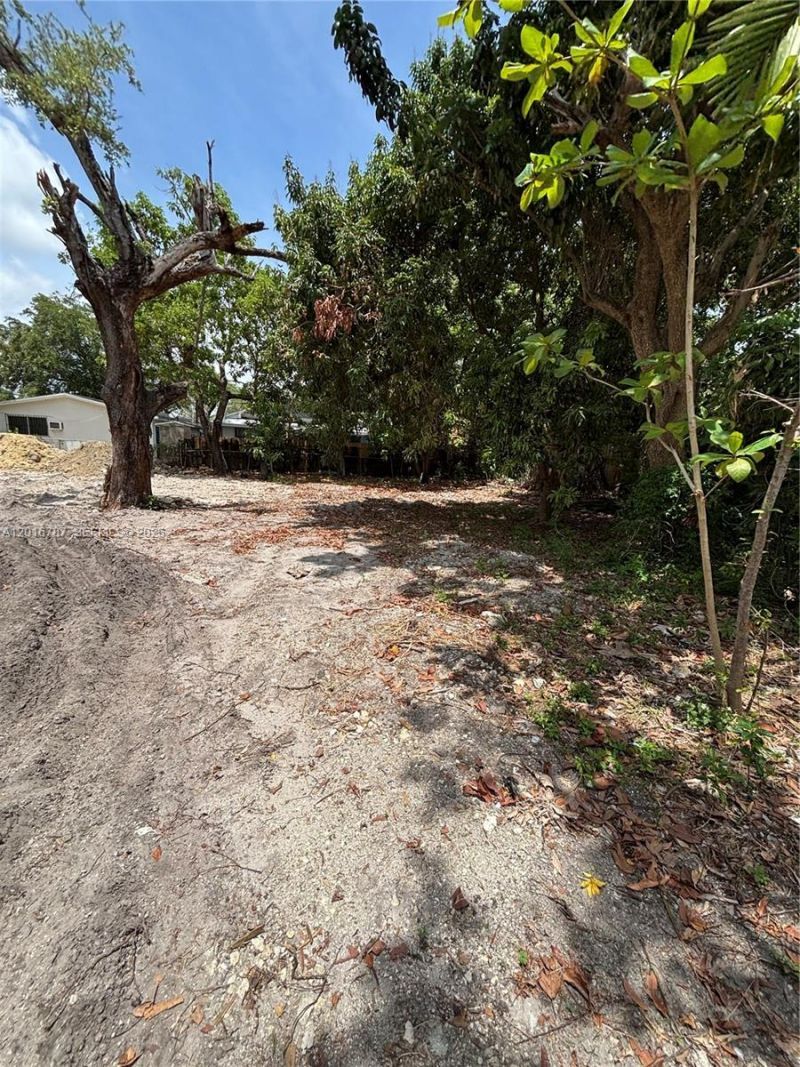 301 NE 58th St, Miami, FL 33137 Photo