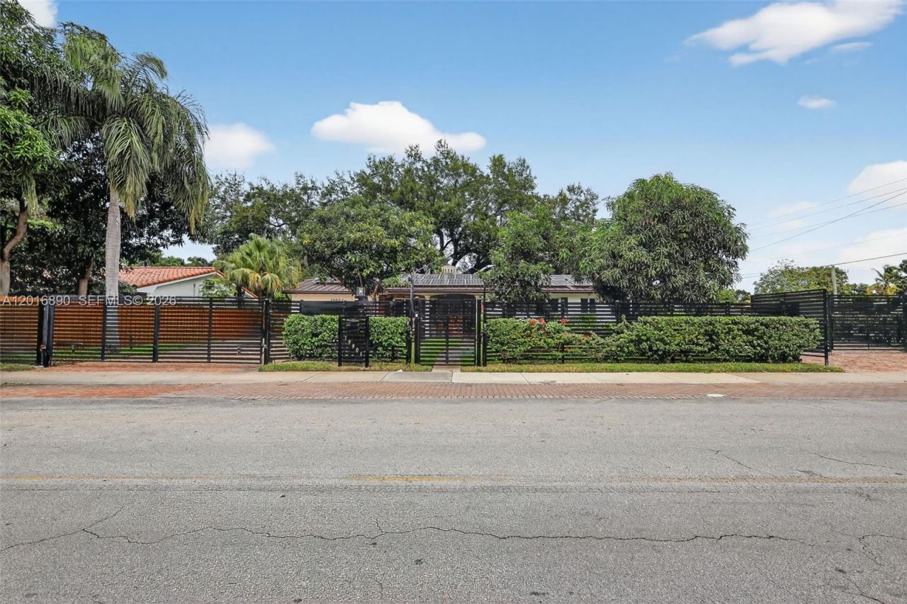 19901 NE 21st Ave , Miami, FL 33179 Photo
