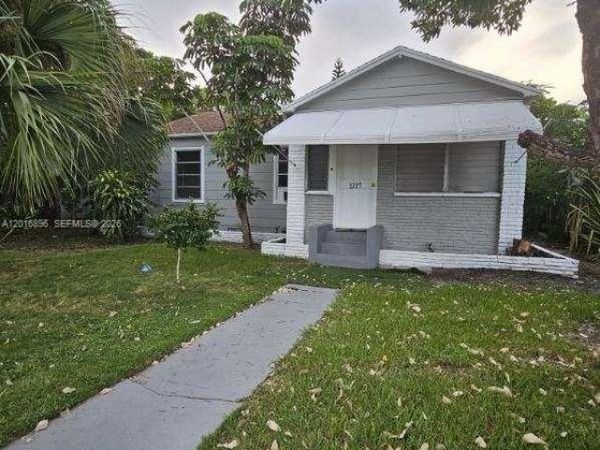 1217 N D St , Lake Worth, FL 33460