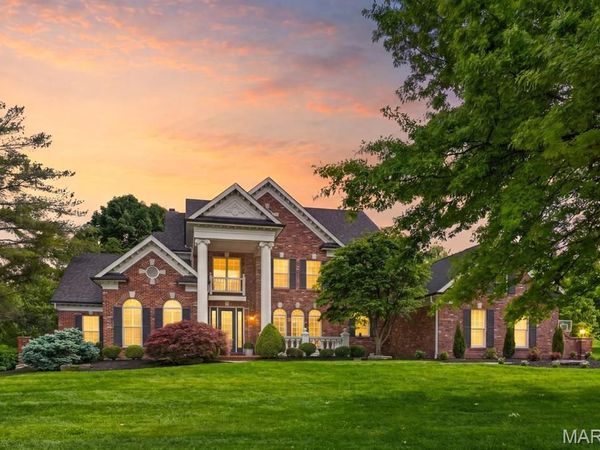 1012 Greystone Manor Parkway, Chesterfield, MO 63005
