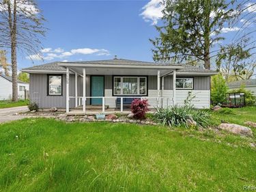 1135 Quinif Drive, Walled Lake, MI 48390