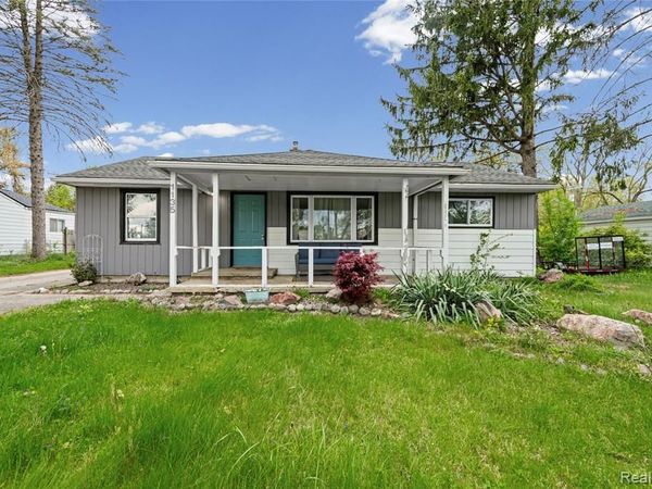 1135 Quinif Drive, Walled Lake, MI 48390