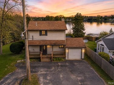 10094 Elizabeth Lake Road, White Lake Twp, MI 48386