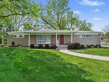 27991 Green Willow Street, Farmington Hills, MI 48331
