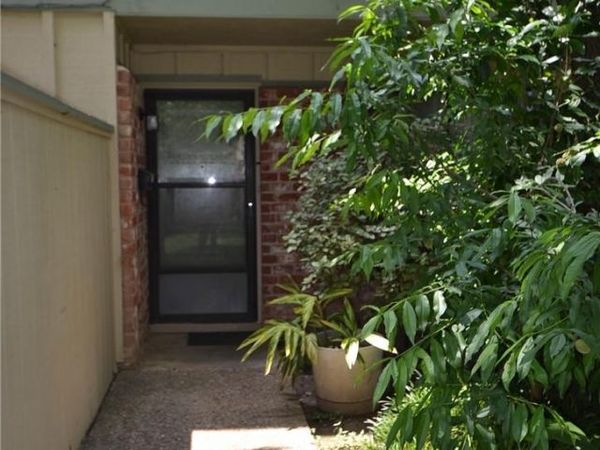 900 W Village LN, Austin, TX 78758