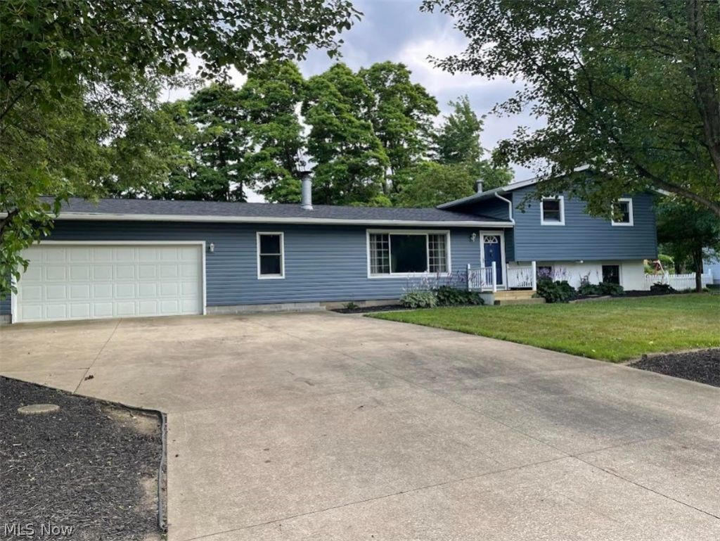 8242 Orchardway Street Nw, North Canton, OH 44720 Main Photo