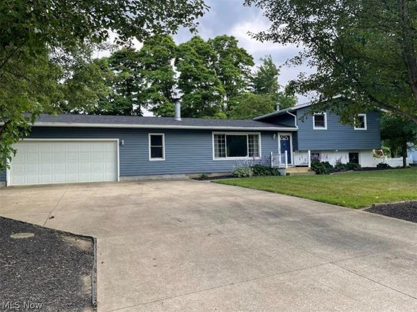 8242 Orchardway Street NW, North Canton, OH 44720