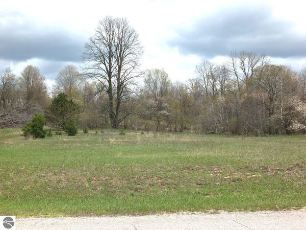 10 Kingsfield Drive, Kingsley, MI 49649
