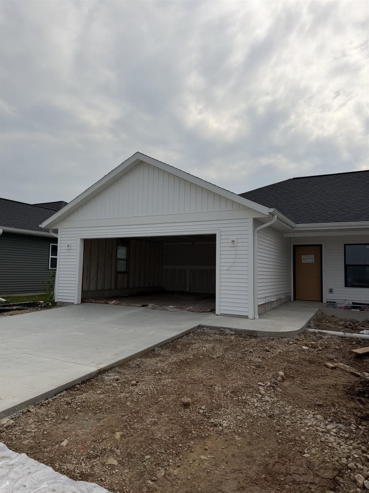 982 Bell Circle, Arlington, WI 53911 Main Photo