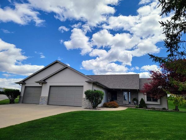 220 EAST RIDGE STREET, New London, WI 54961