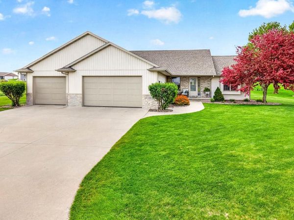 220 EAST RIDGE STREET, New London, WI 54961