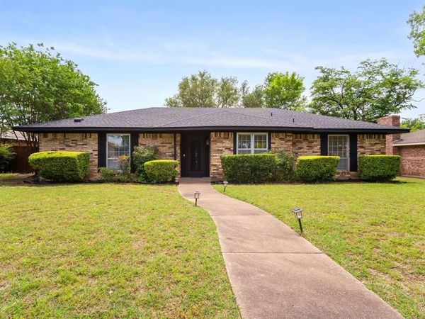 722 Oakbluff Drive, Lancaster, TX 75146