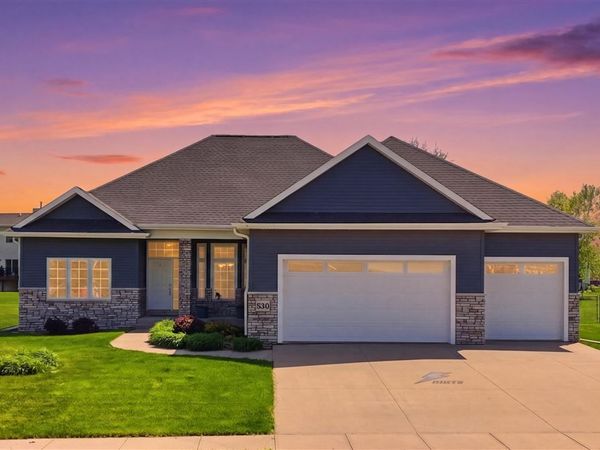 850 Fox Valley Dr, North Liberty, IA 52317