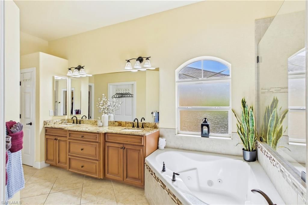 1440 Vendome Ct, Cape Coral, FL 33904 Photo
